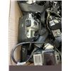 Image 2 : BOX OF ASSORTED VINTAGE 35MM CAMERAS