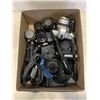 Image 1 : BOX OF ASSORTED VINTAGE 35MM CAMERAS