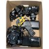 Image 3 : BOX OF ASSORTED VINTAGE 35MM CAMERAS