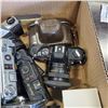 Image 2 : BOX OF ASSORTED VINTAGE 35MM CAMERAS