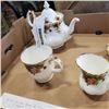 Image 2 : 8 PIECES ROYAL ALBERT OLD COUNTRY ROSE - 2 TEAPORTS W/ LIDS, 2 MUGS, CREAMER, AND CAKE PLATE