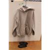 Image 1 : Carharrt Hoodie - 2XL, Water Slippers - Size 8