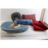 Image 1 : (3) Pillows, Blanket, Bag