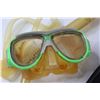 Image 3 : Dacor TX-2000 Professional Medium Flippers, Dacor Goggles & Filefish Snorkel (As is Condition)