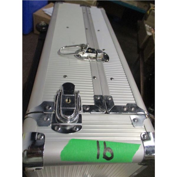 METAL CASE ON WHEELS