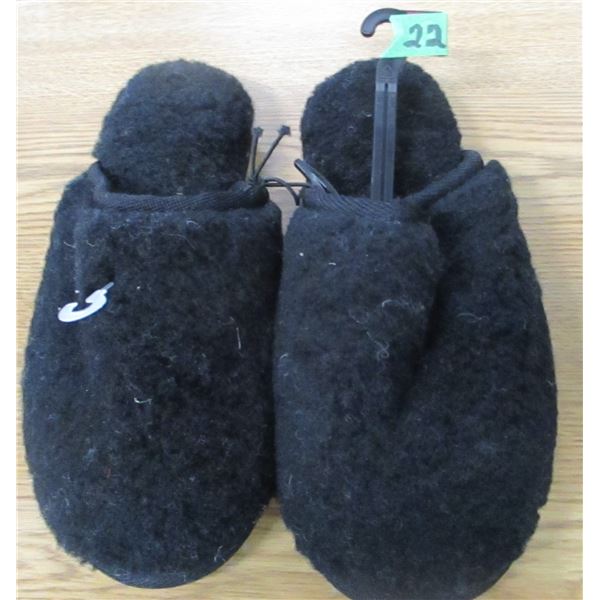 NEW:  BLACK SLIPPERS (SIZE 6)