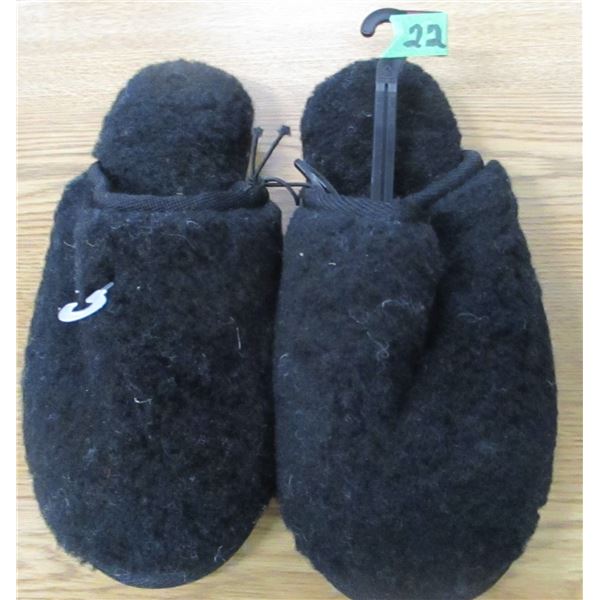 NEW:  BLACK SLIPPERS (SIZE 6)