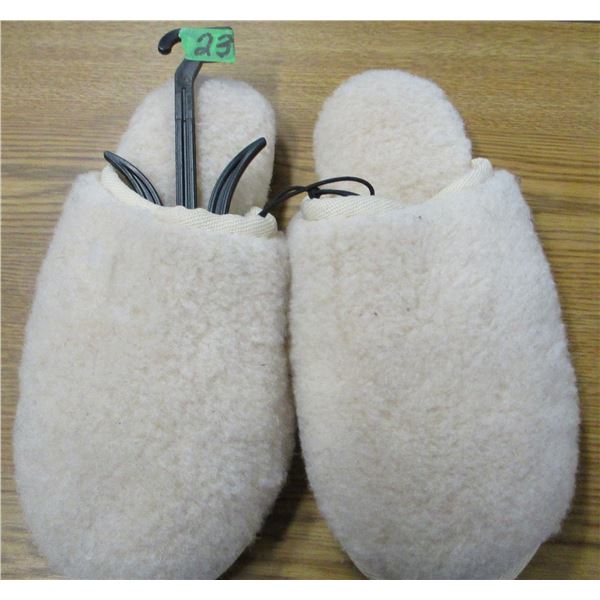 NEW:  CREAM COLOR SLIPPERS (SIZE 7)