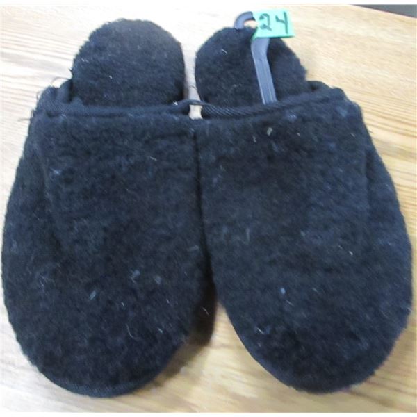 NEW:  BLACK SLIPPERS (SIZE 7)