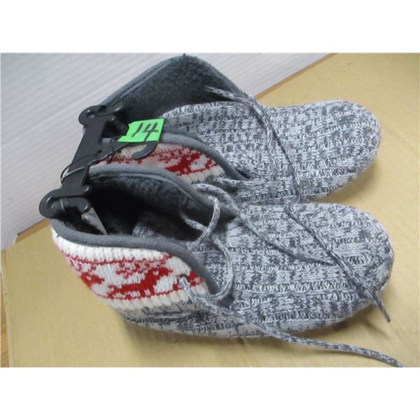NEW:  SLIPPERS (SIZE 13/1)