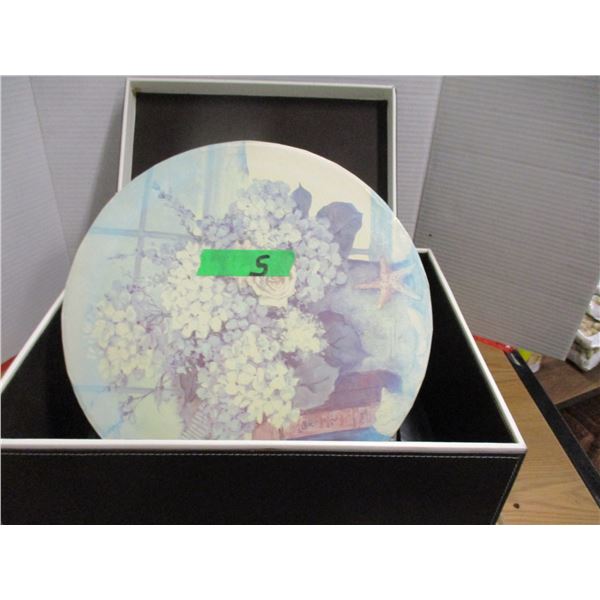 ESTATE:  SQUARE & ROUND STORAGE BOXES