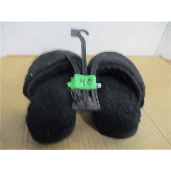 NEW:  BLACK SLIPPERS (SIZE 6)