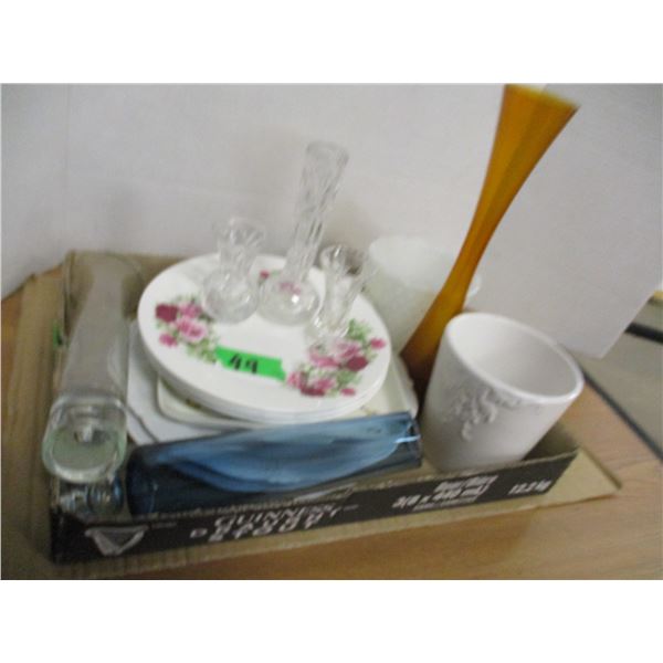 ESTATE:  FLAT C/W ASSORTED DISHWARE