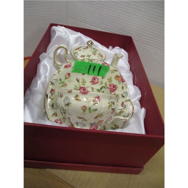 ESTATE:  3 PIECE TEA SET IN ORIGINAL BOX