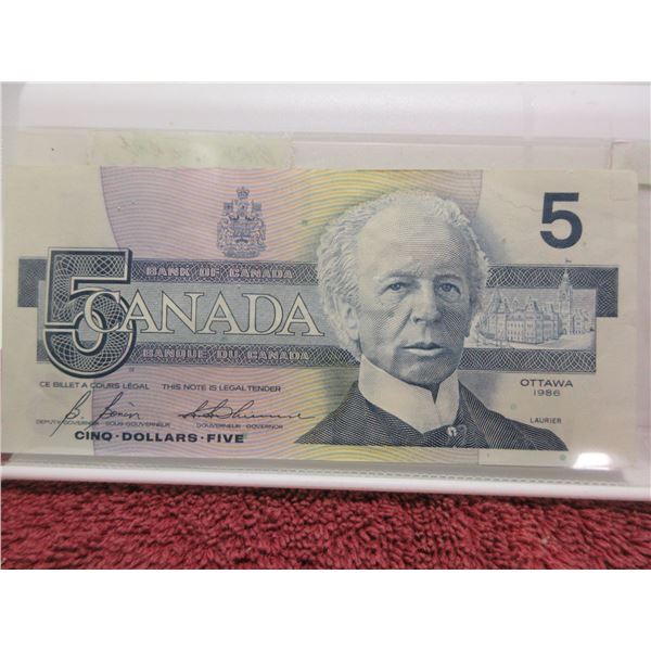 1986 CANADA $5 BILL (POKER HAND SERIAL NUMBER 3'S)