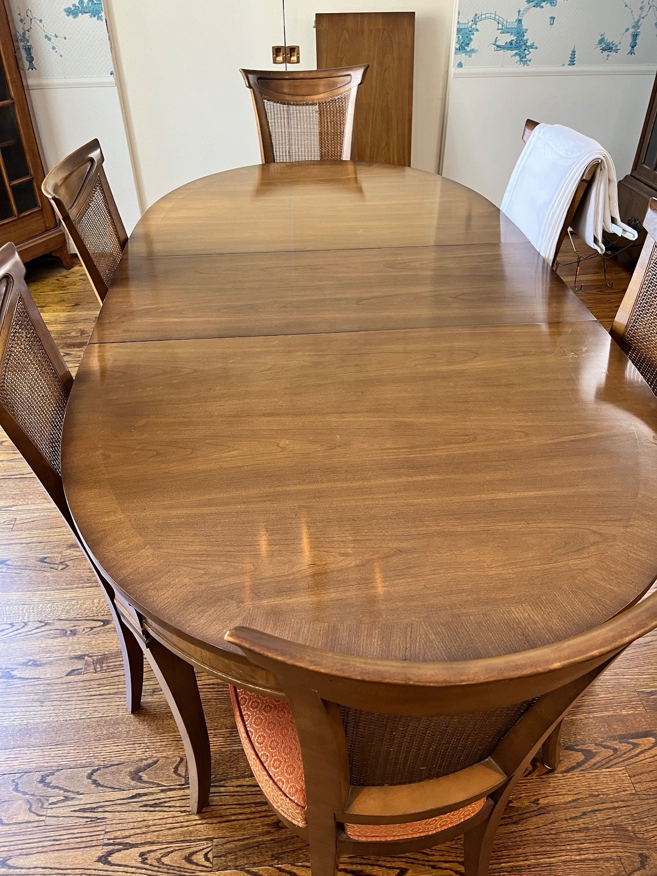 Consulate by Drexel Dining Table with 6 Chairs, 2 Leaves & Linens ...