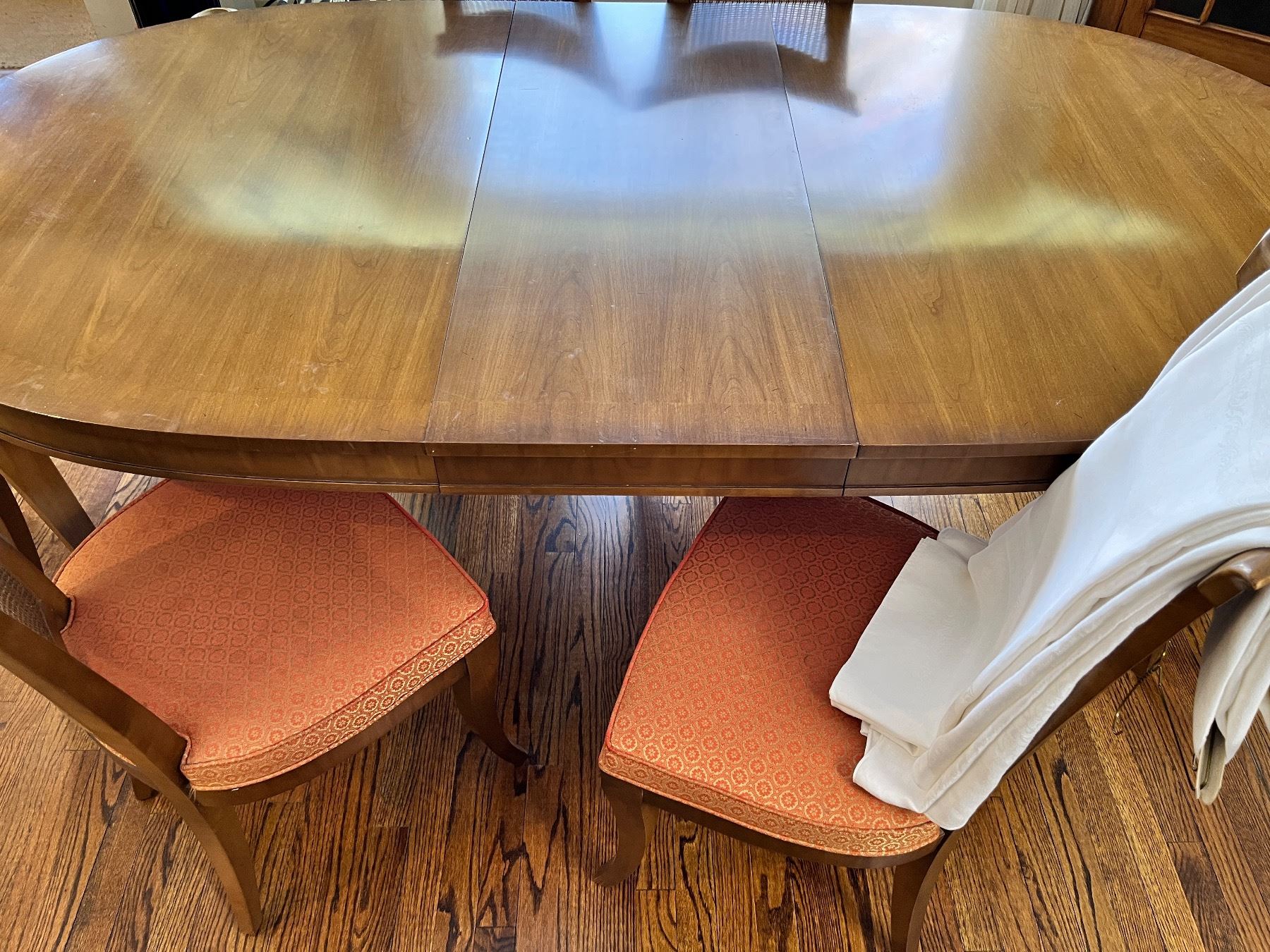 Consulate by Drexel Dining Table with 6 Chairs, 2 Leaves & Linens ...