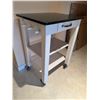 Image 2 : Kitchen rolling island 26x21x35.5 tall