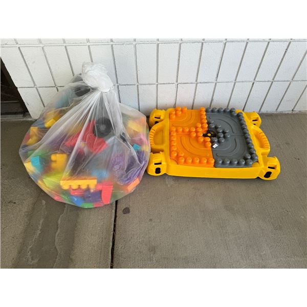 Mega blocks