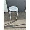 Image 1 : Stool