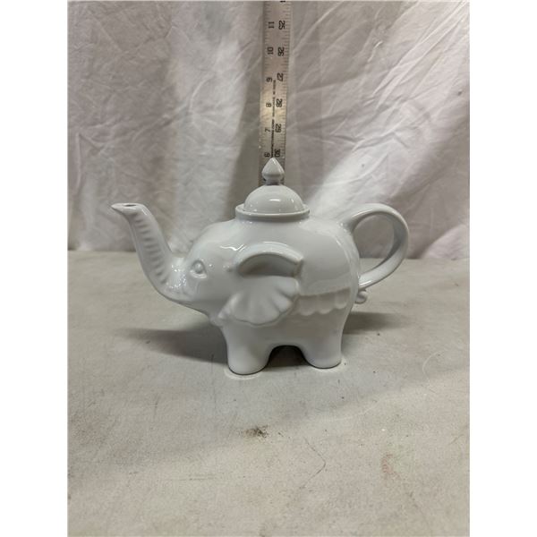 Elephant tea pot