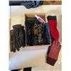 Image 1 : Gloves, grips etc
