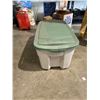 Image 1 : Rubbermaid bin