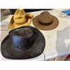 Image 2 : Hats and hatbox