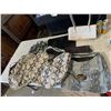 Image 2 : Assorted purses