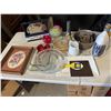 Image 1 : Household items