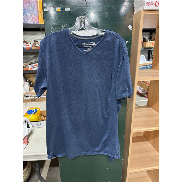 Denver Hayes xl v neck shirt