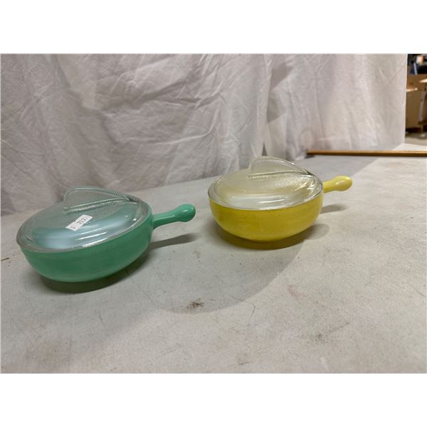 2 glass bake dishes with lids