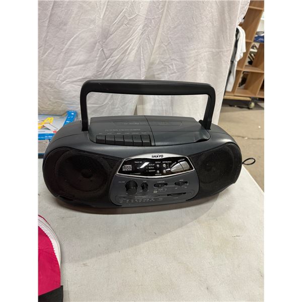 Sanyo stereo