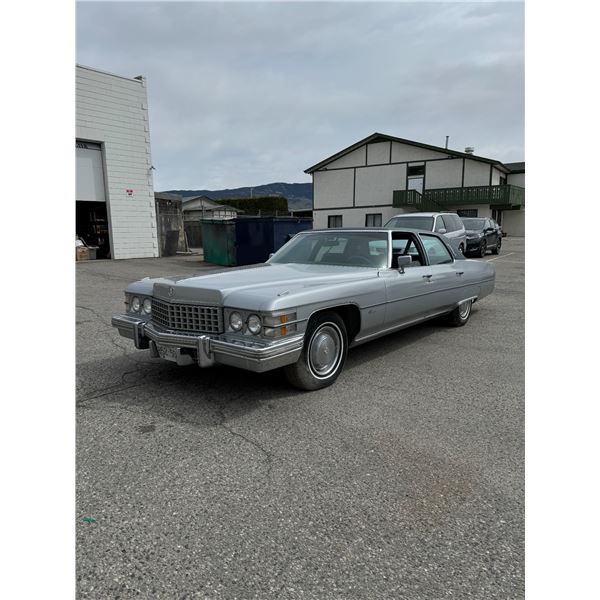 ESTATE VEHICLE 1974 Cadillac Fleetwood showing 87,800 on dash NEW BATTERY