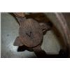 Image 3 : 2- Animal leg traps