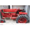 Image 2 : International 966 Tractor, Special Edition