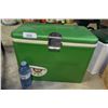 Image 8 : Canada Dry picnic cooler with original package