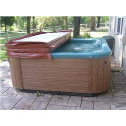 HOT TUB W/ COVER