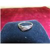 Image 2 : 10K Gold Ladies Diamond Ring Sz 8 - Total Weight 1.4 gr