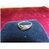 Image 2 : 10K Gold Ladies Diamond Ring Sz 8 - Total Weight 1.4 gr