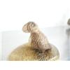 Image 2 : 2" bone carved puffin on bone base- imported, not Alaskan ()