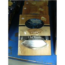 QUANTITY of 5 ulu knives with wooden cutting board ()