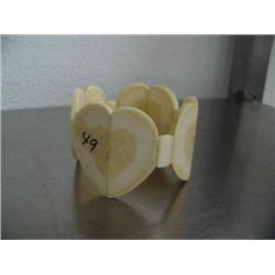 White ivory heart-shaped bracelet ()