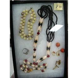 Framed costume jewelry (74)