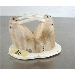 2 ivory fighting walruses on ivory base ()