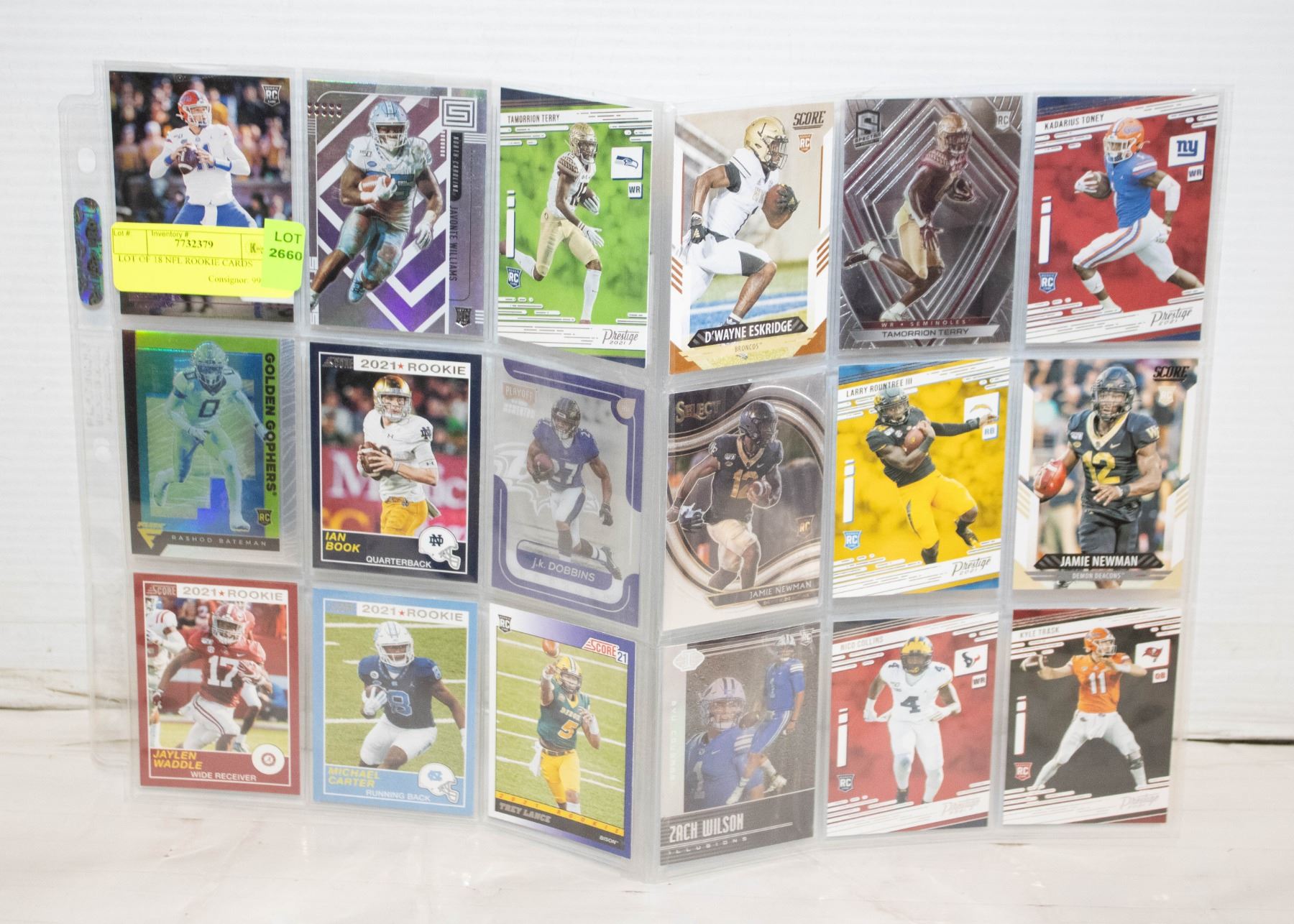 LOT OF 18 NFL ROOKIE CARDS