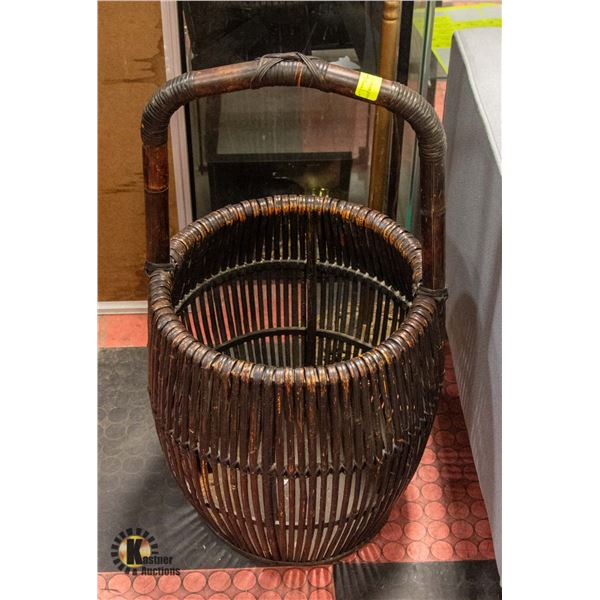 LARGE WICKER BASKET DECOR