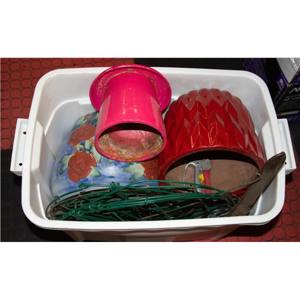 ASSORTED GARDENING TOTE