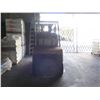 Image 9 : (Oahu) CAT GR35 Propane Forklift (Does Not Run, Needs Repair)