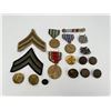 Image 1 : WW2 US Army Pins Ribbons Medals